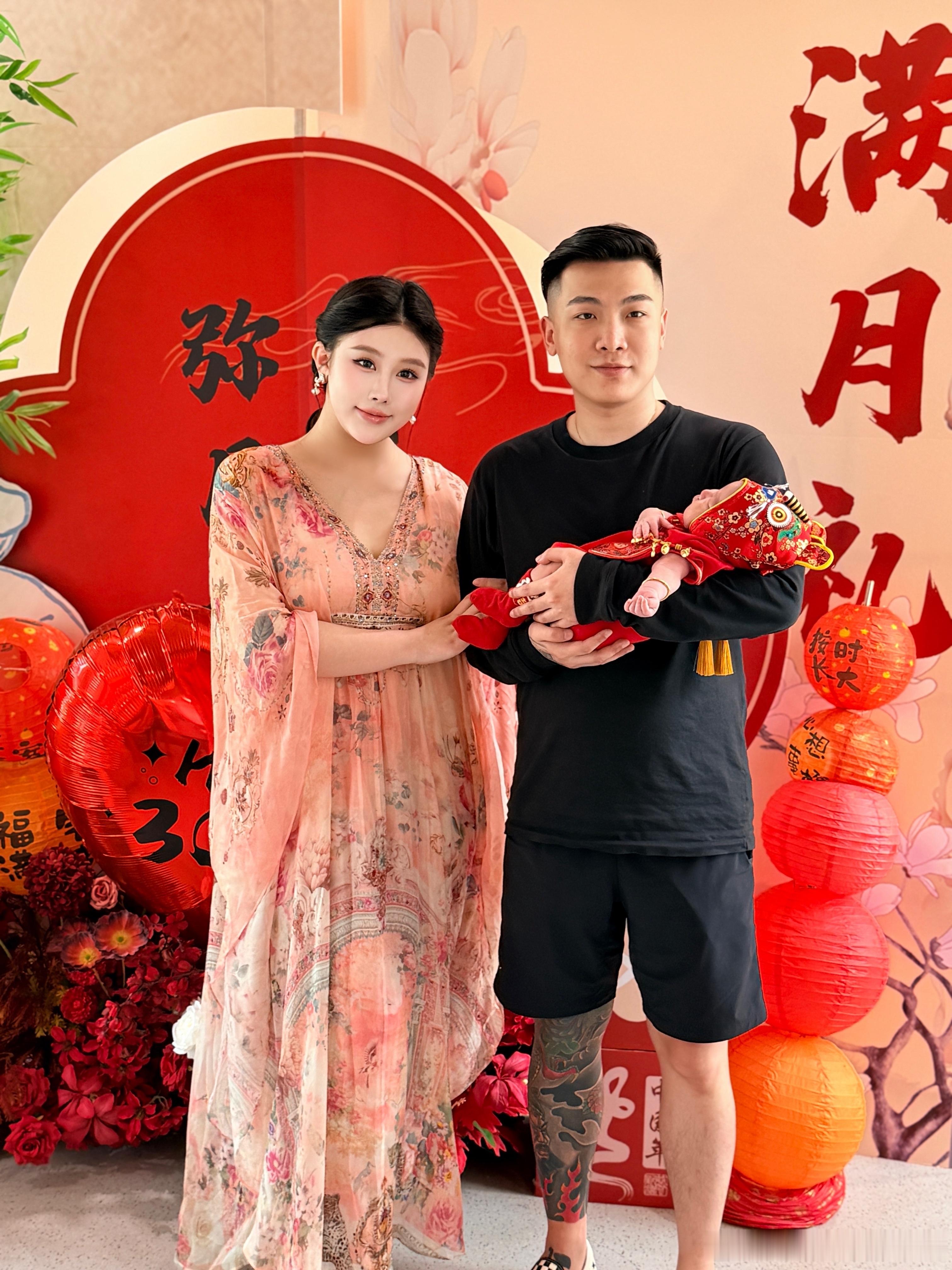 俺们满月啦