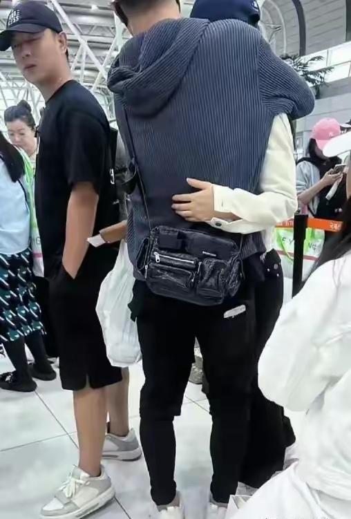 汪峰这次是真栽了！刚和森林北机场上演