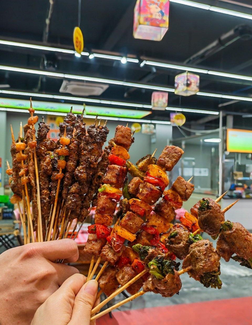 真的是没到饭点店里就坐满人了 
📍广州 串喜福·鲜烤现串(东平店)
终于凑齐我