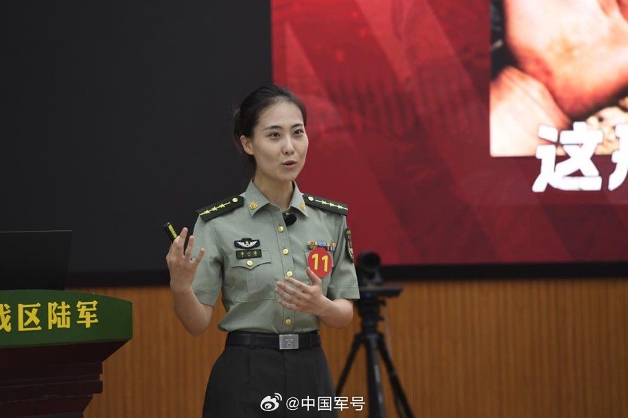 【中部战区陆军组织政治教员授课评比】近日，中部战区陆军开展政治教员授课评比，来自