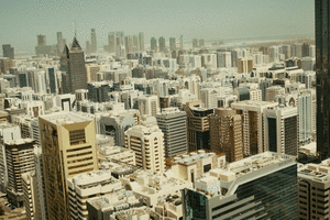 如果是足坛休赛期，迪拜会是很多球员的休假和恢复性训练的地方。迪拜是不是遍地富豪？