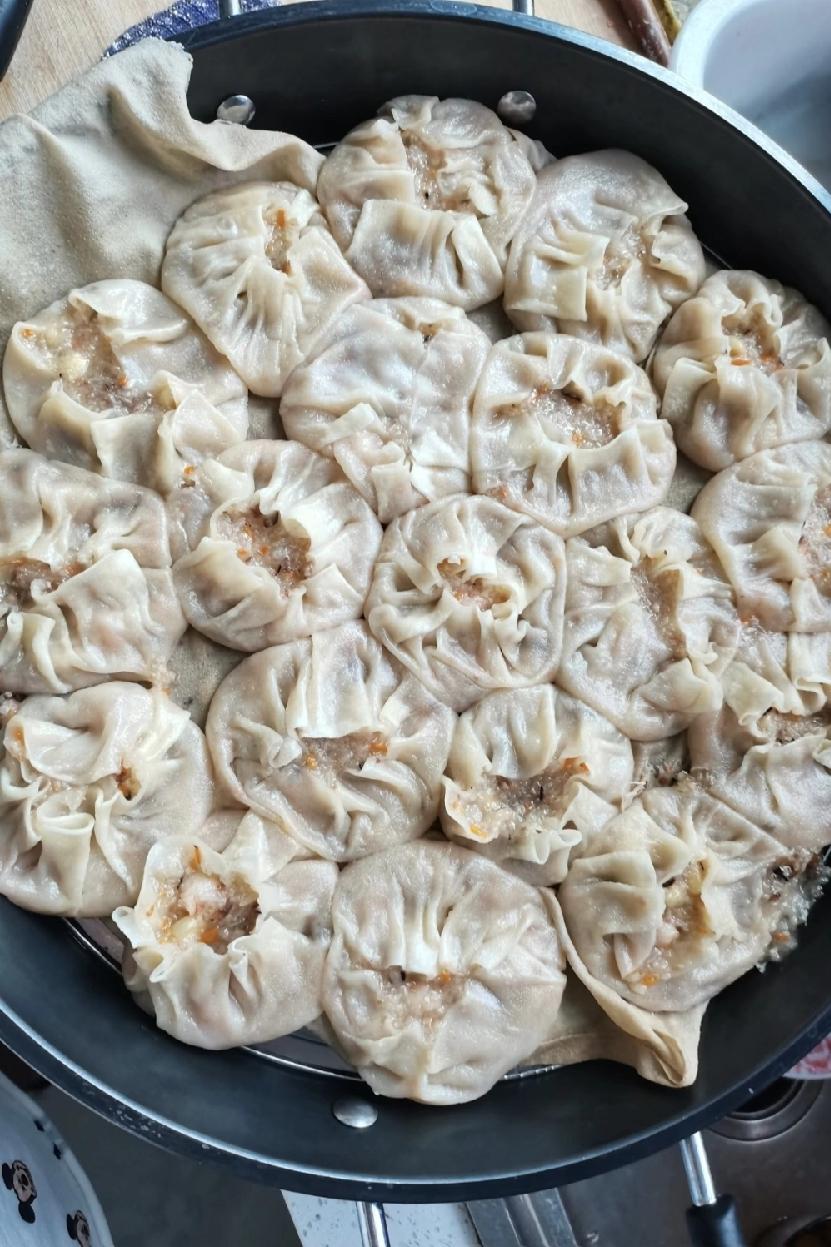 第一次跟着头条学蒸烧卖，以失败告终[捂脸]，不敢跟婆婆和老公说。

朋友们，趁着