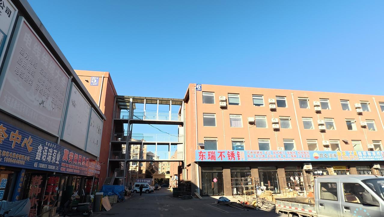 泡崖街道最新控规引发关注，很多人问大连五金机电批发城会不会动迁。今天就给大家详细