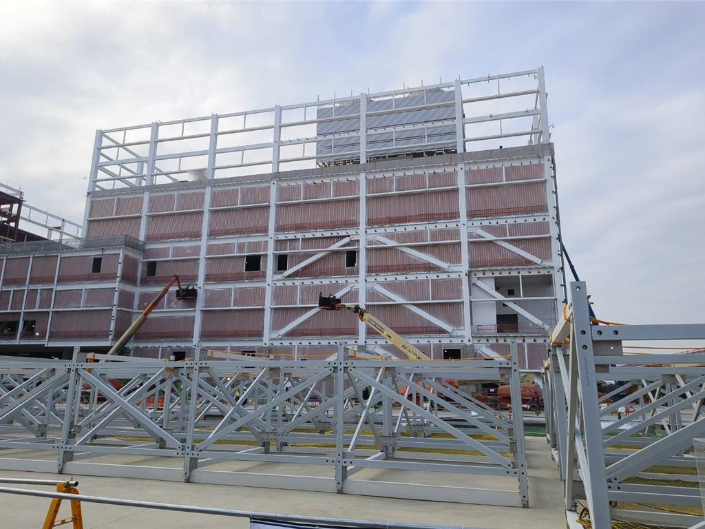 吸取美日经验！台积电嘉义厂筹组“半导体营建安全协会”。
去年，台积电位于嘉义的先