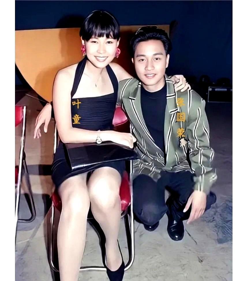 他走了二十二年，心跳还在响。
你戴耳机，屏幕就懂你。
不是AI在唱歌，是你的心跳