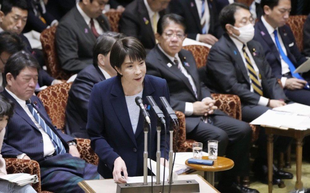 日本首相高市早苗最近在参议院的表态，看似“守住了对台原则”，实则藏着小心思。她声