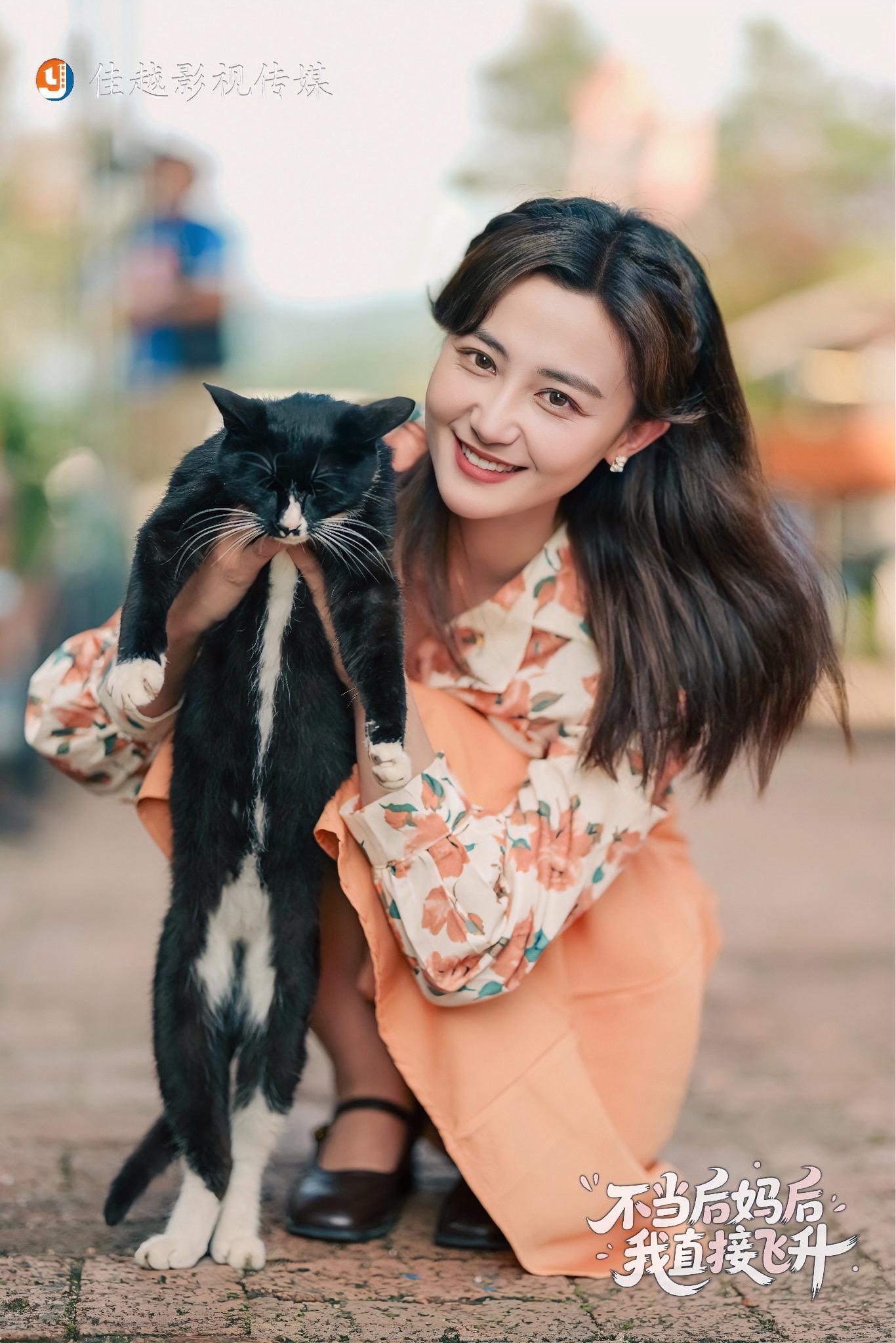 苏曼杀青啦，调色盘穿搭