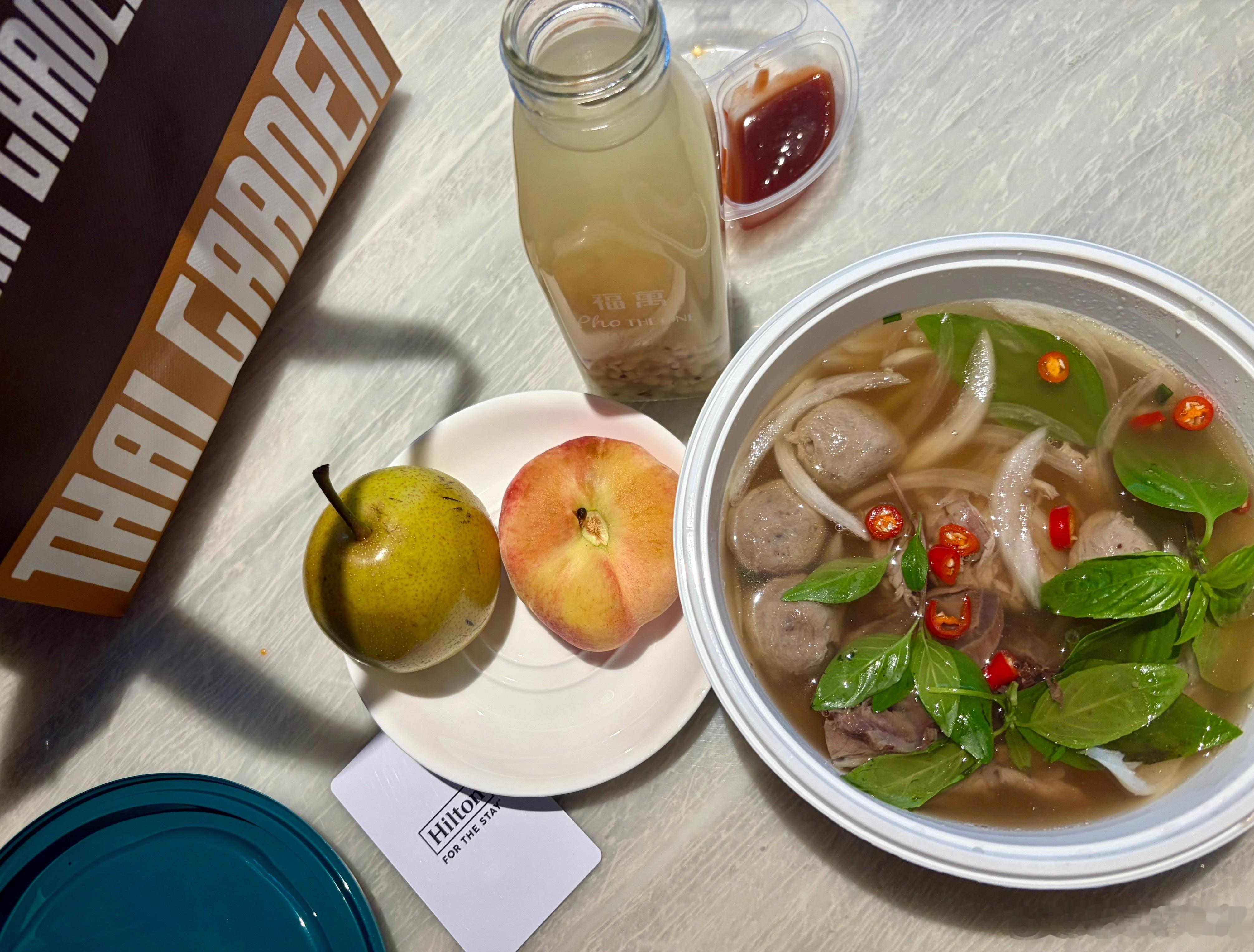 幸福就是一个人住酒店点外卖plog