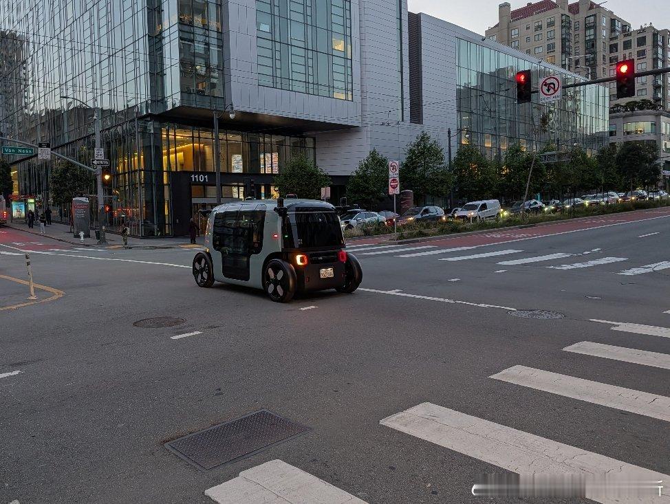 除了Waymo，旧金山现在还有几家公司要上线Robotaxi服务。一是特斯拉，特
