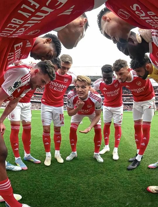 010   英超    阿森纳VS布伦特福德英超 方向：主胜 比分2-0 2-1