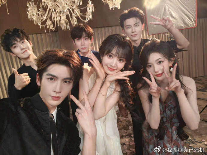 张凌赫田曦薇对我眼睛很好的两张脸逐玉伟大 逐玉伟大，挽救了长剧市场的受众，张凌赫