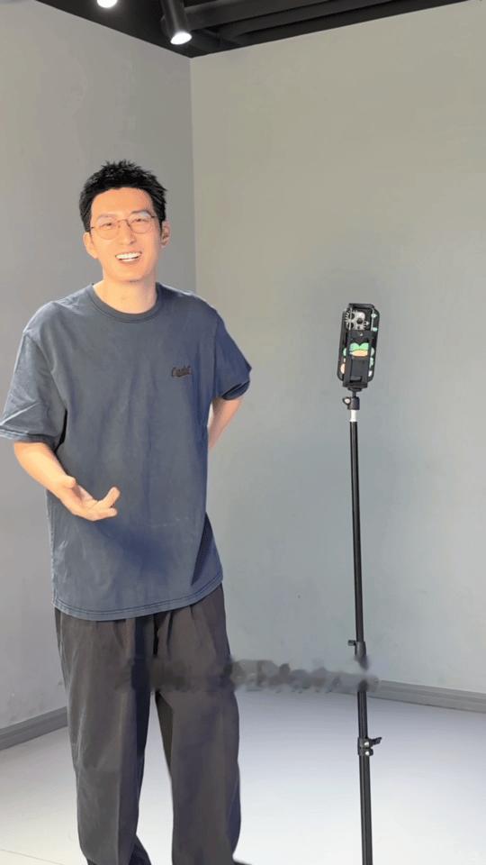 刘红兵的一公舞台窦骁安排上了 别人剧宣是发物料发花絮，窦骁剧宣是自己上阵跳女团舞
