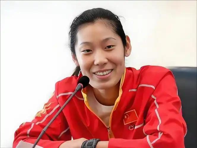 一个曾经为中国女排拼尽一切的功勋老将，究竟经历了什么，才会让她对国家队心灰意冷？