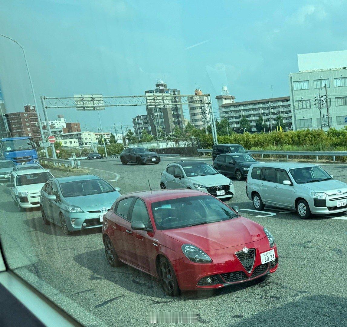 嘿 这不是我的姐妹车嘛[阴险]  ​​​