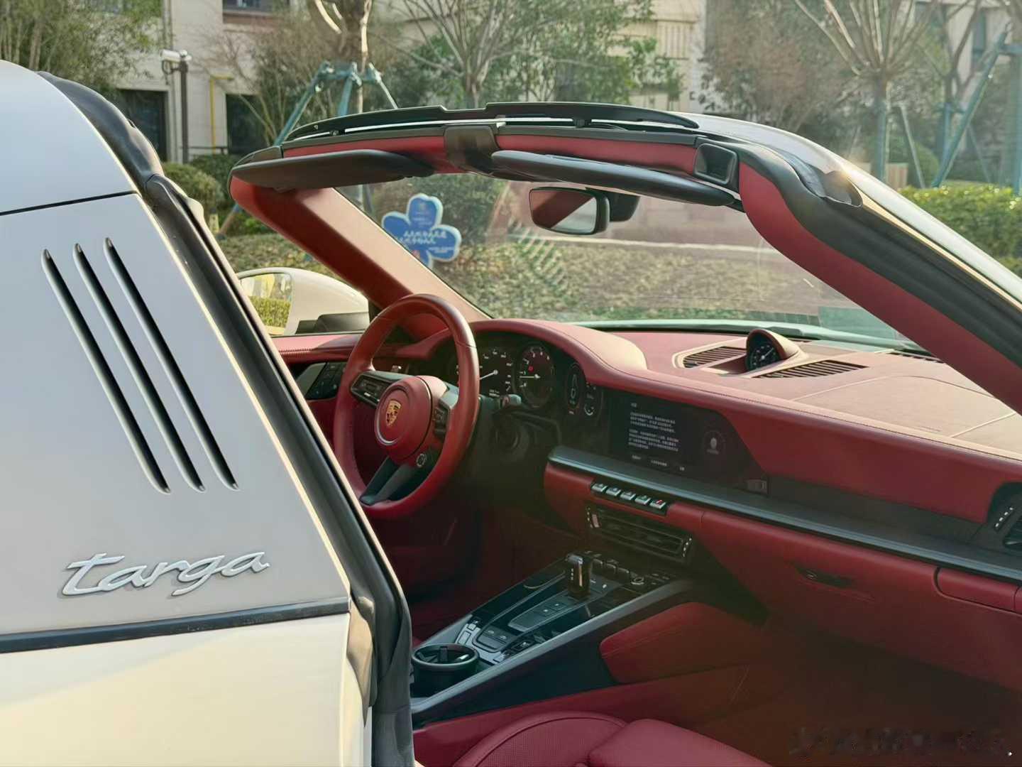 保时捷911Targa 4、低调中透着高级感，不像那些花里胡哨的颜色那么张扬，反