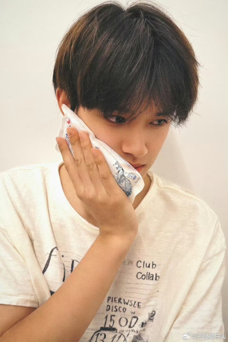 赵丽颖站姐发了张极赵丽颖站姐一发张极直接冲上热搜。清爽少年谁不爱，这波跨圈认可含