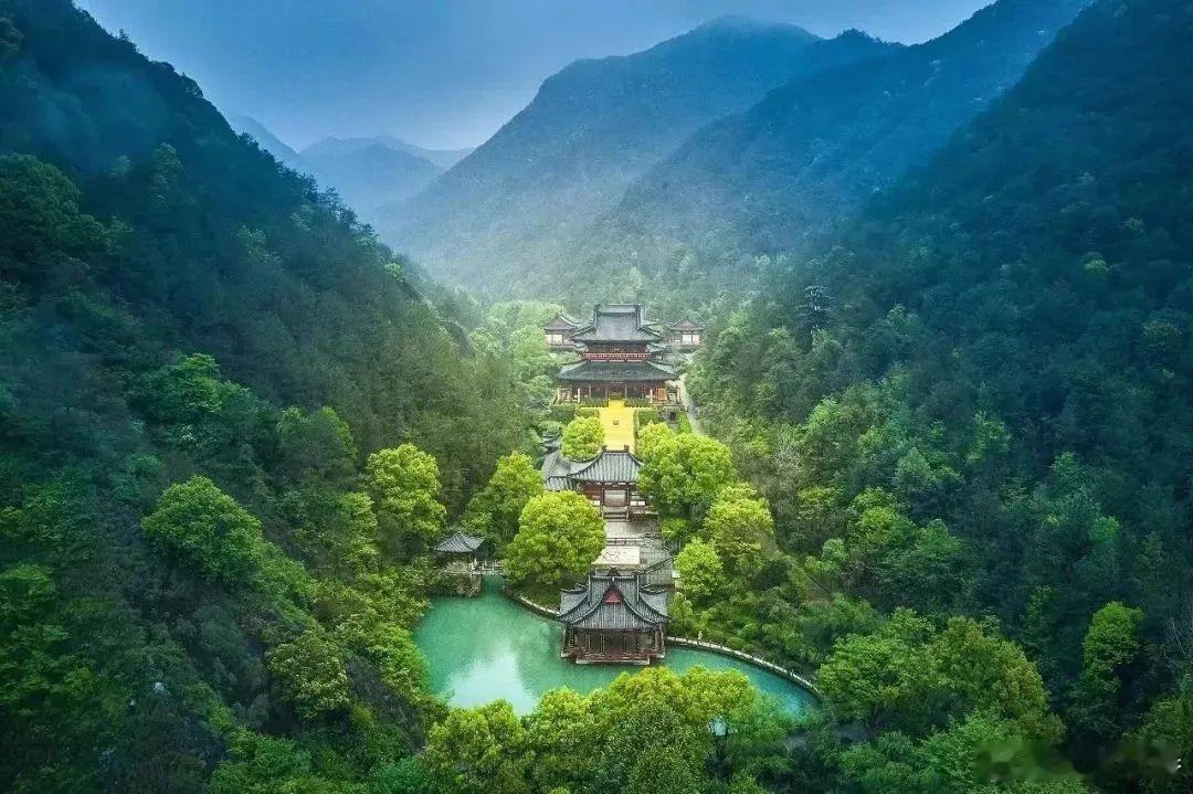 中外自驾  雨水过后，日子也渐渐变得柔软。我们，是如此地期待着春的来临。毕竟，谁