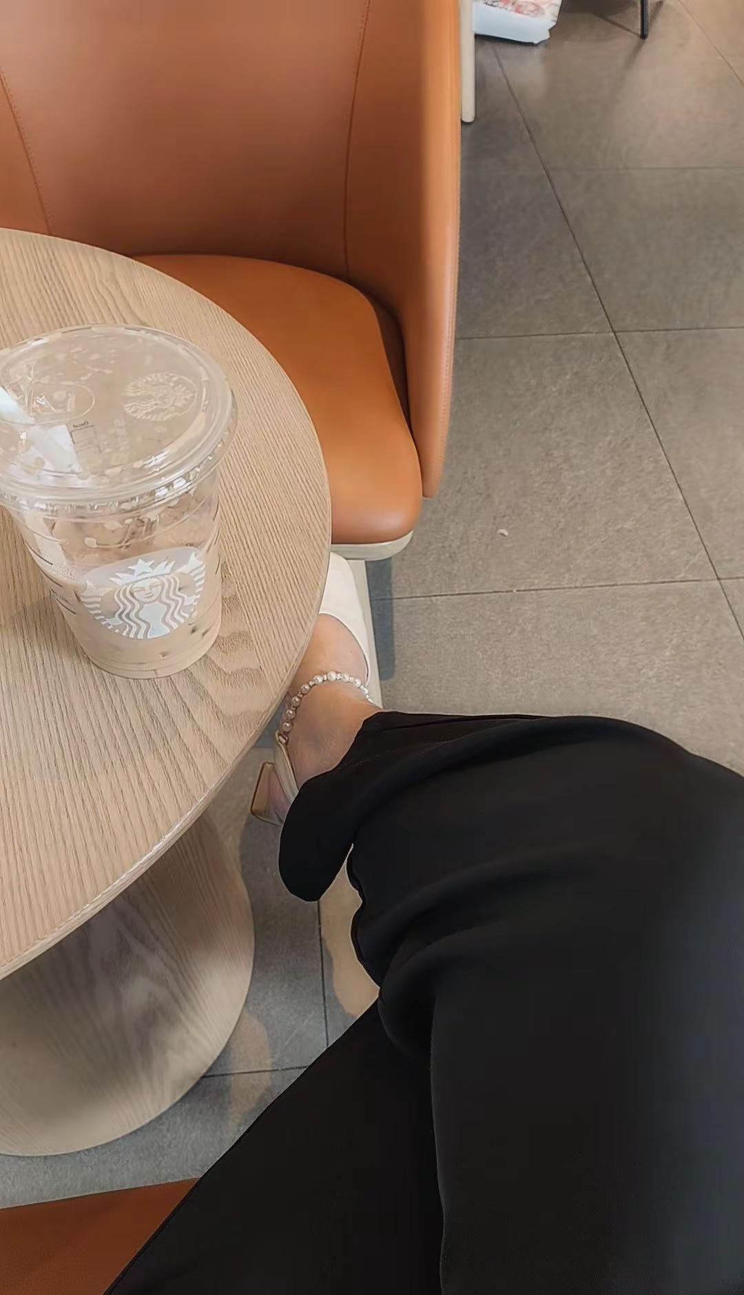 层次高的男人靠近你，只想为你付出，护你周全层次低的男人靠近你，只想着从你身上索取