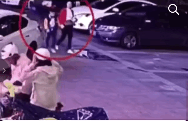 这位妈妈反应极快，救了自己的孩子，还救了司机，真了不起啊！