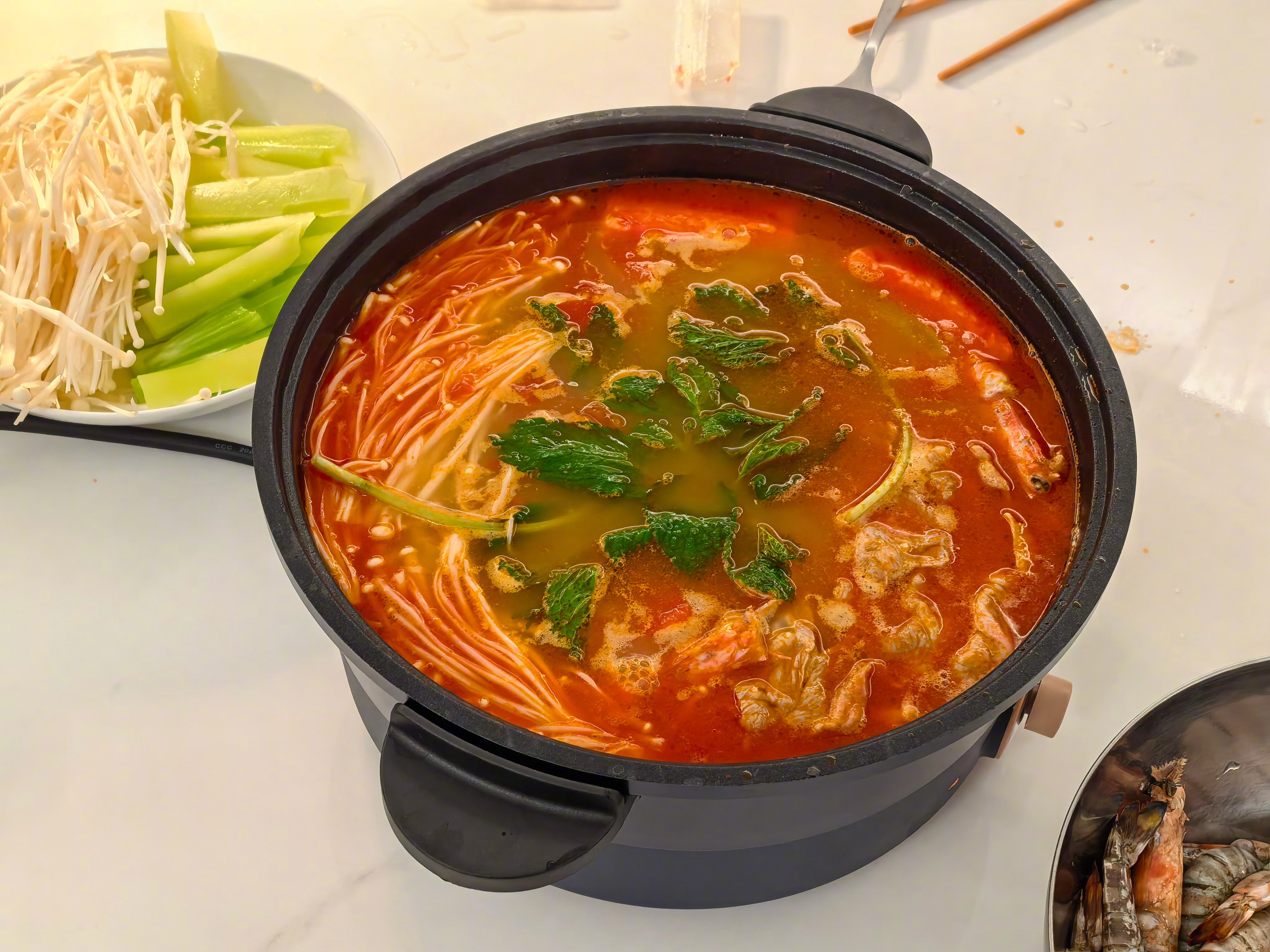 贵州凯里吃了番茄酸汤锅，太好吃了！买了本地酸汤料，今天在家也给家人吃酸汤锅。为了