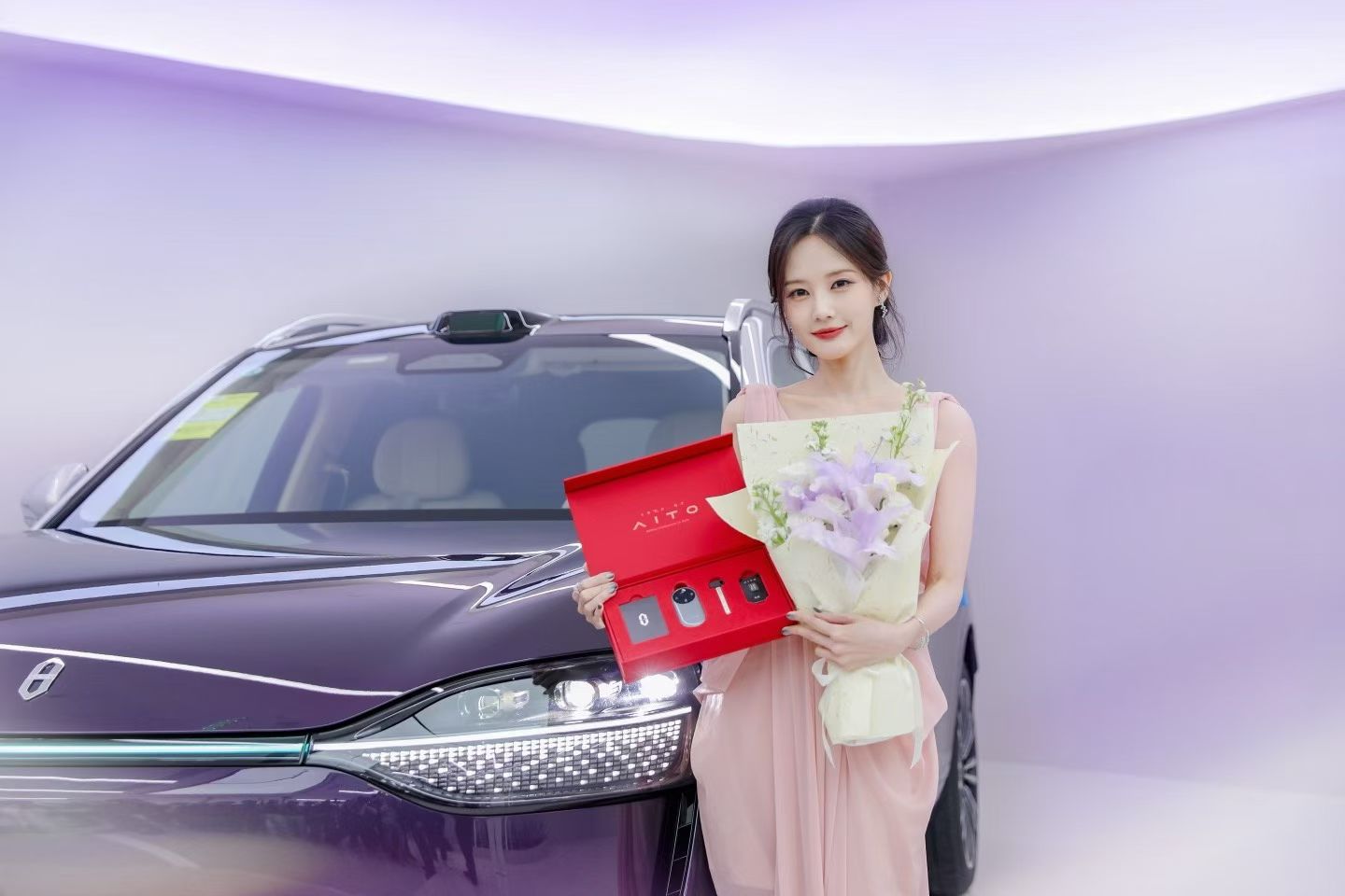 李一桐 也加入问界M9车主大家庭还是尊四座“桐”款心动，“紫”带气场 ​​​