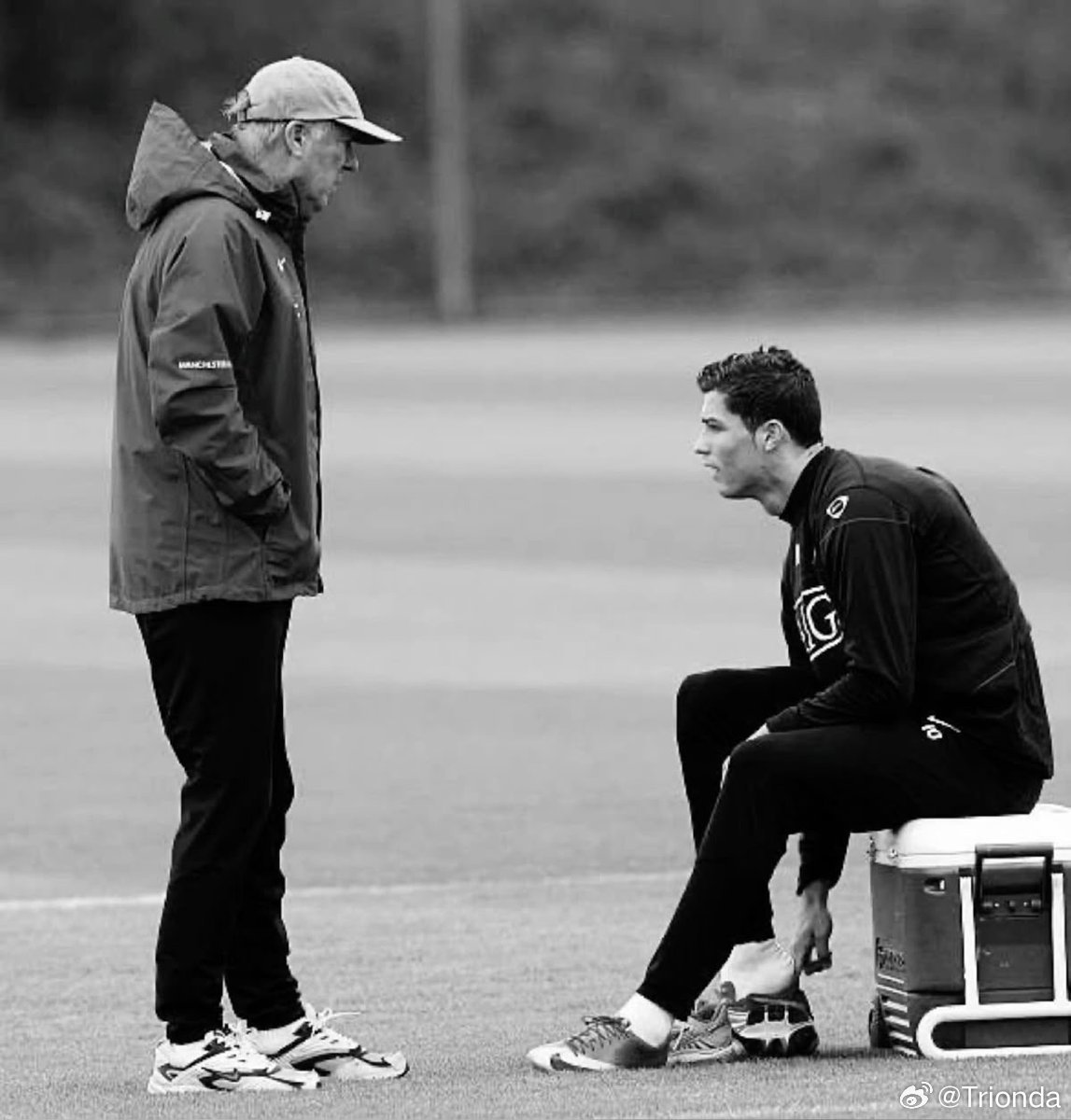 弗格森爵士把一个男孩变成了一个怪物。梅西c罗