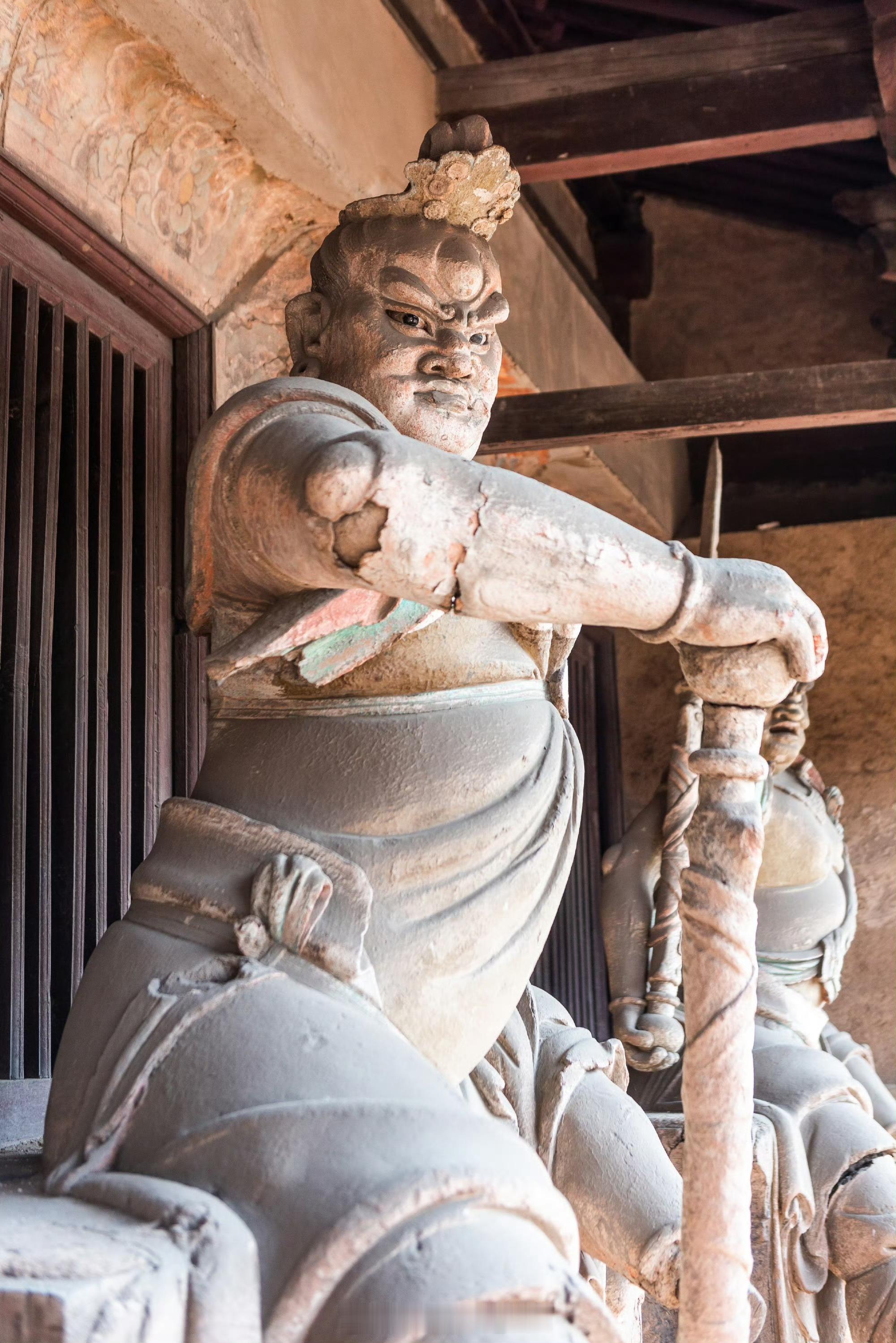 人文景观 双林寺，创建于北齐，初名中都寺。金元时期屡遭战火，明代重建，取“双林入