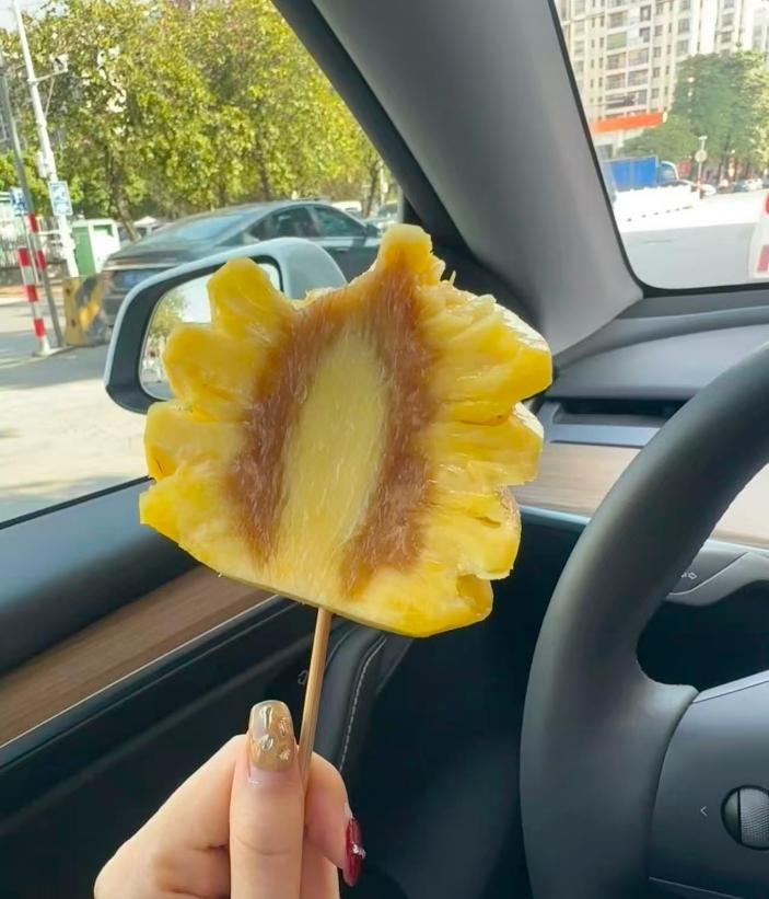 这到底是糖心还是烂啊[流泪][流泪]水果店老板说是糖心菠萝