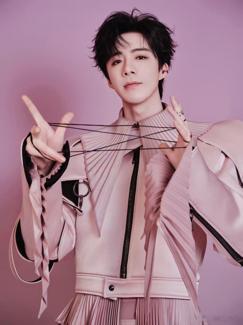 刘宇宁和观众握手刘宇宁和观众击掌握手刘宇宁和观众击掌握手，真好，