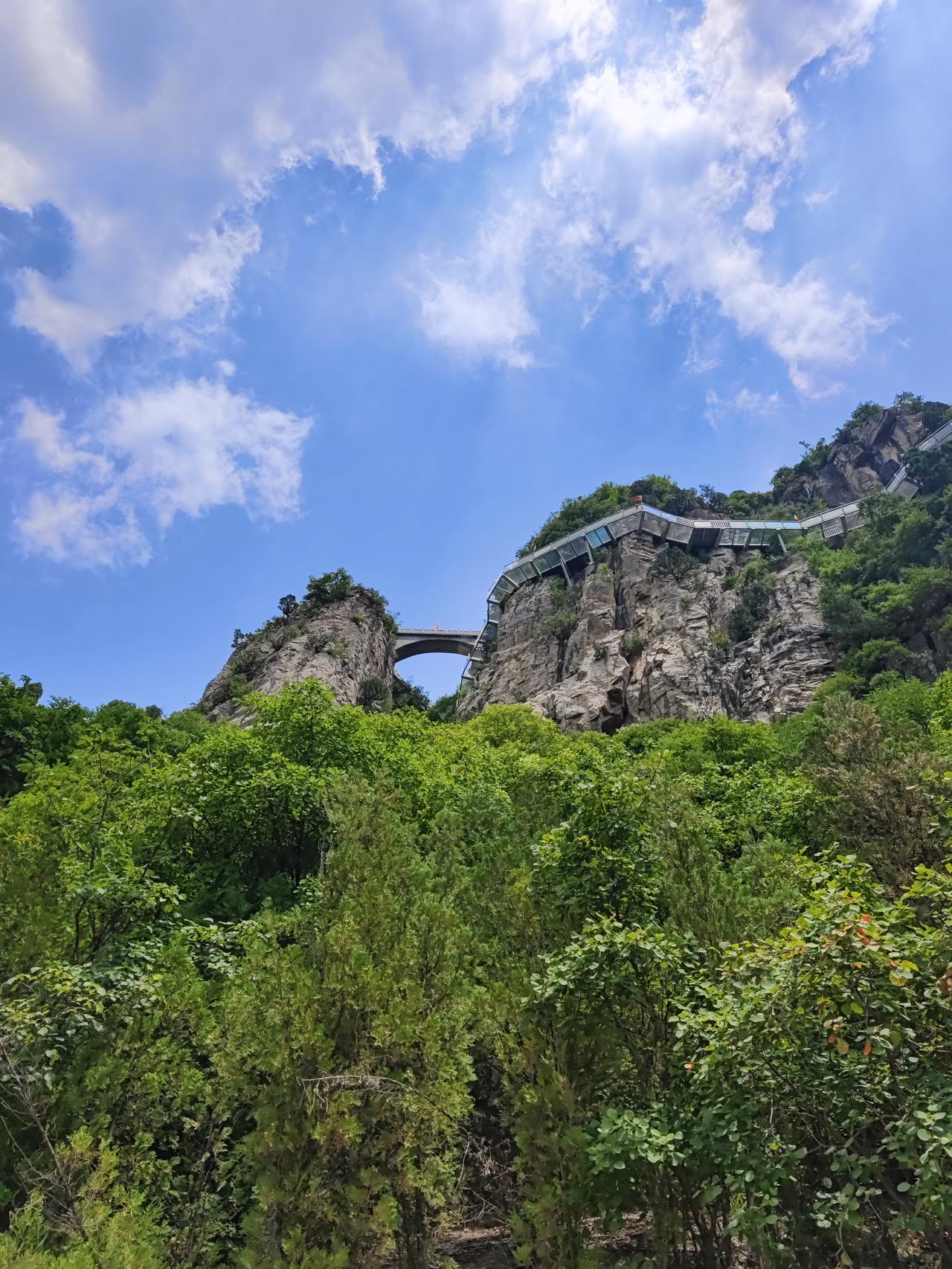 美国国会参议院6月23日通过一项限制总统战争权力的决议，至此参众两院都通过了这项