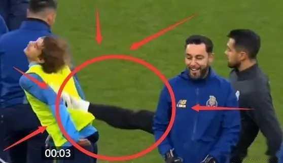 恶劣？4000万葡国门飞踹18岁新星！队友看呆，更衣室震怒：开除他北京时间1月3