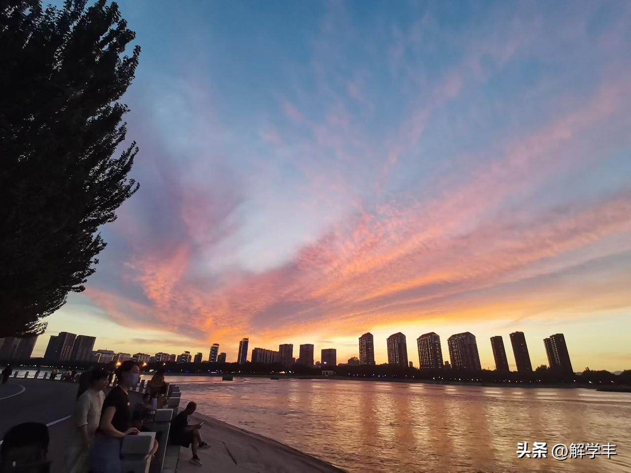 a股大家都说，五月线死叉十月线，行情结束了？
实际并没有！
七月底就知道了，五月
