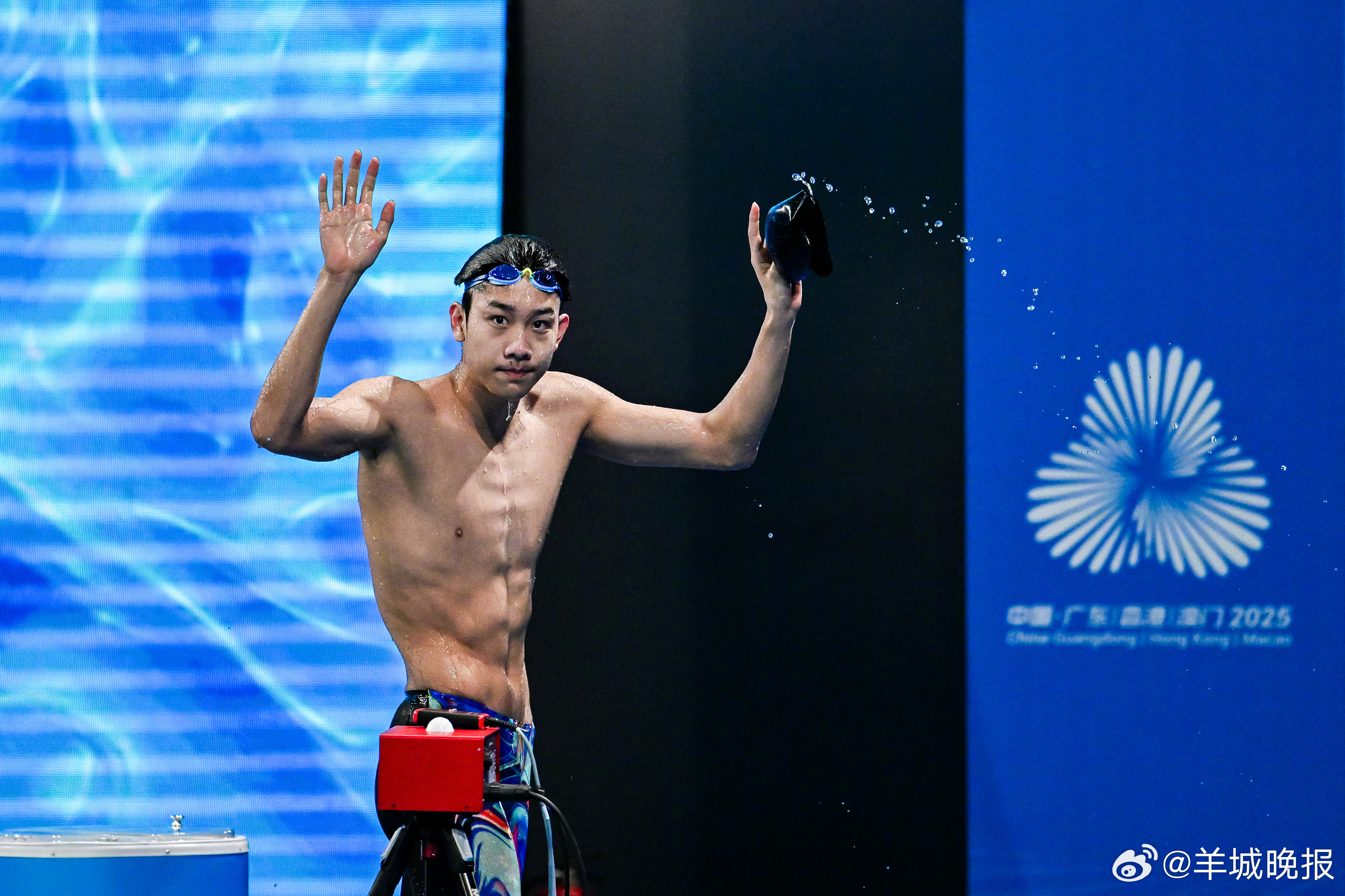 【！】 11月13日晚，十五运会男子800米自由泳决赛，山东小将张展硕夺冠，这是