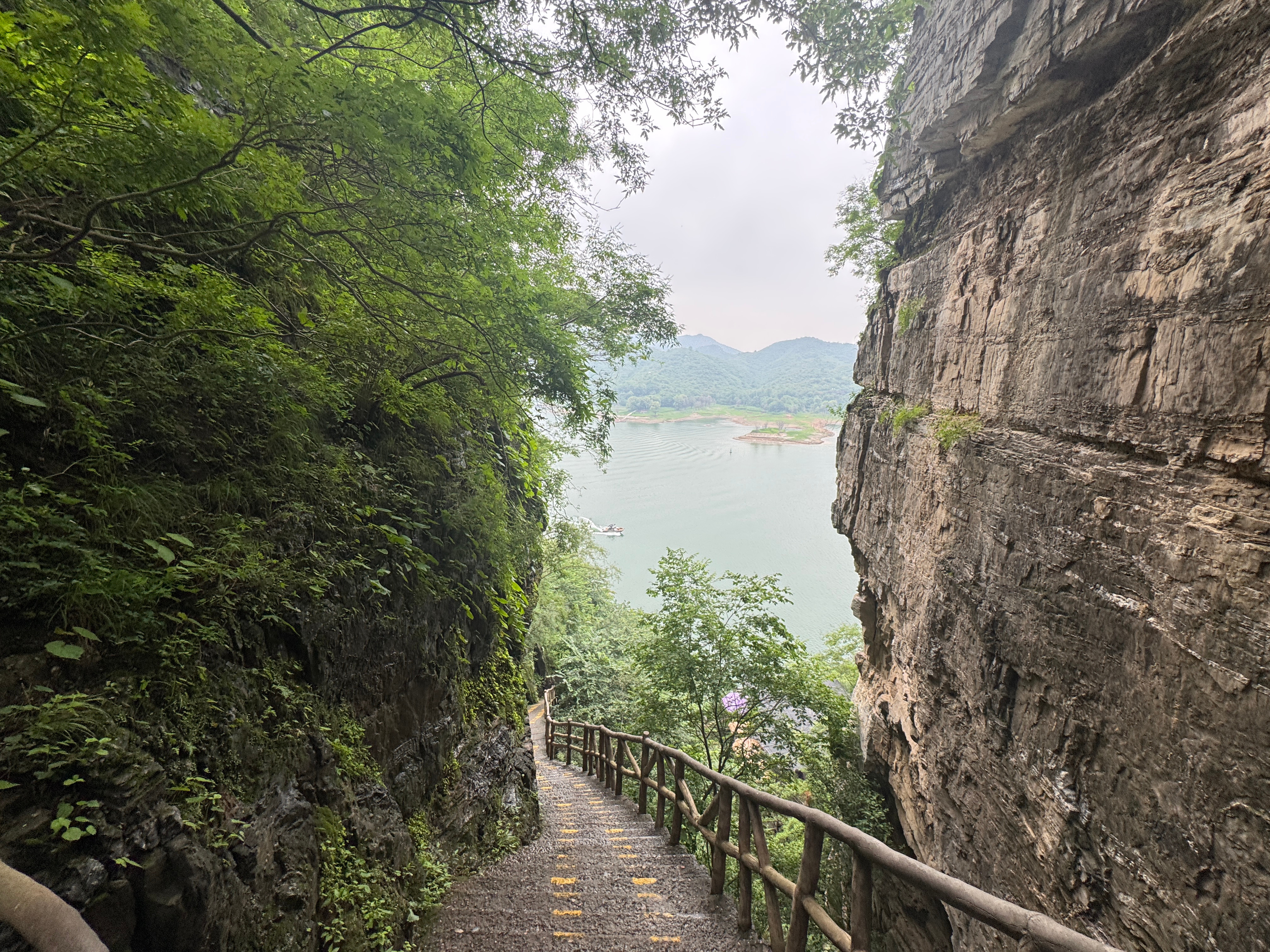 我被高山围绕山水自会为我祈祷 ​​​