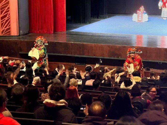 【 第十六届东方名家名剧月拉开大幕】
近日，戏曲名家施夏明领衔江苏省昆启幕第十六