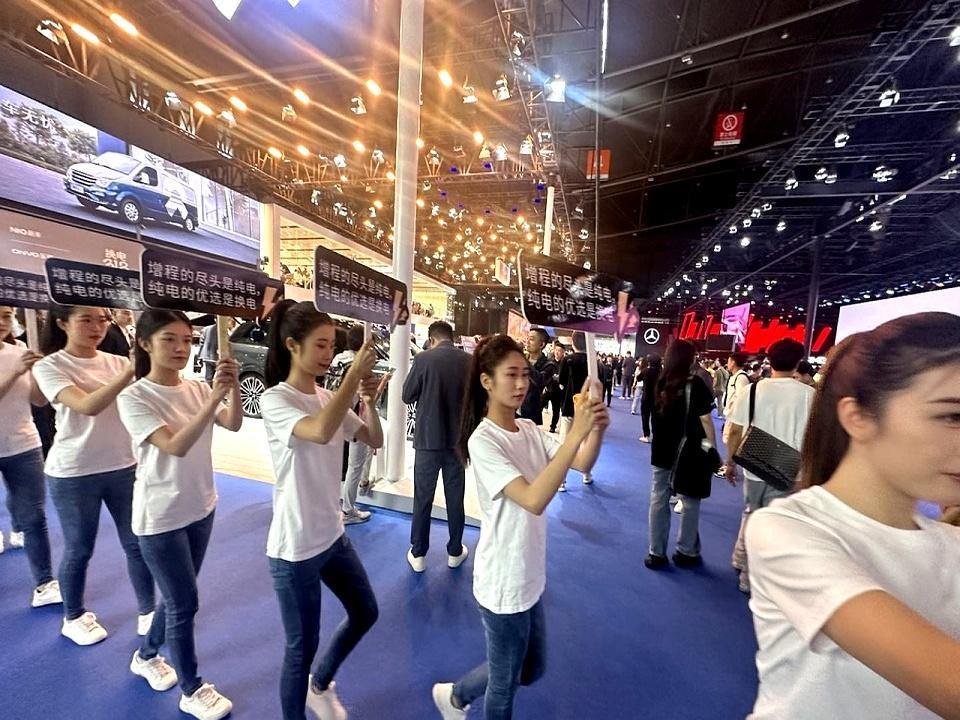 你发现了吗？2025成都汽车展出现"惊人"变化，25家燃油品牌退出，增程不再是重