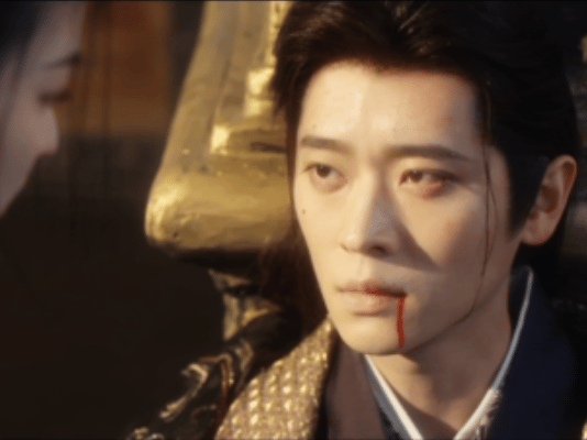 比死亡先来的是爱人的吻 比死神更快的是爱人的奔赴！庾晚音及时出现，用一个吻守住了