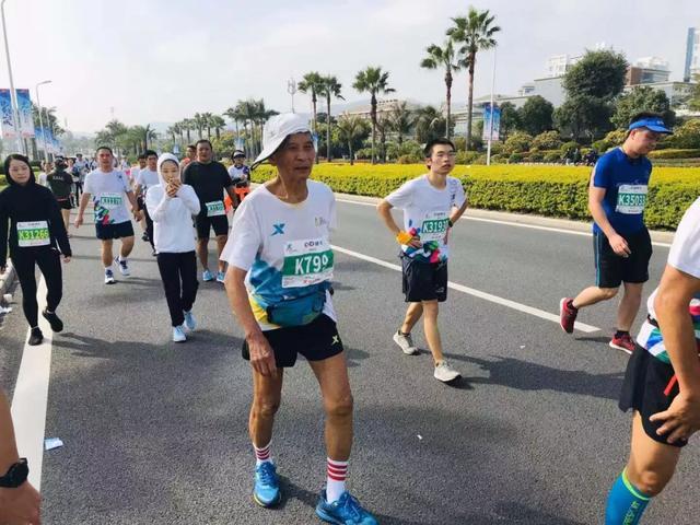 60岁还能跑马拉松？秘密藏在这3个习惯里
当全社会都在焦虑养老金够不够时，一份来