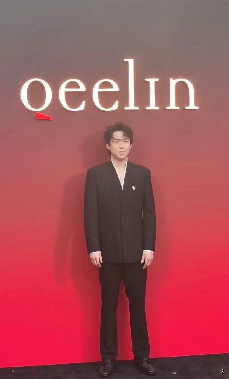 他的教练，包括球队总教练相信都没有这样的待遇，但这也没啥，人家就是有人气有资源，