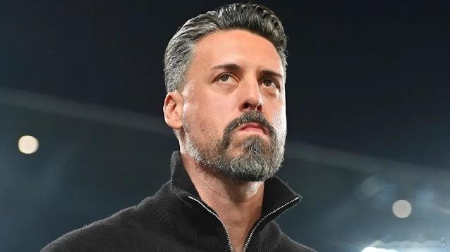 瓦格纳下课是战绩拉胯、队内问题等多重因素叠加的结果，而临时接任的鲍姆因熟悉俱乐部