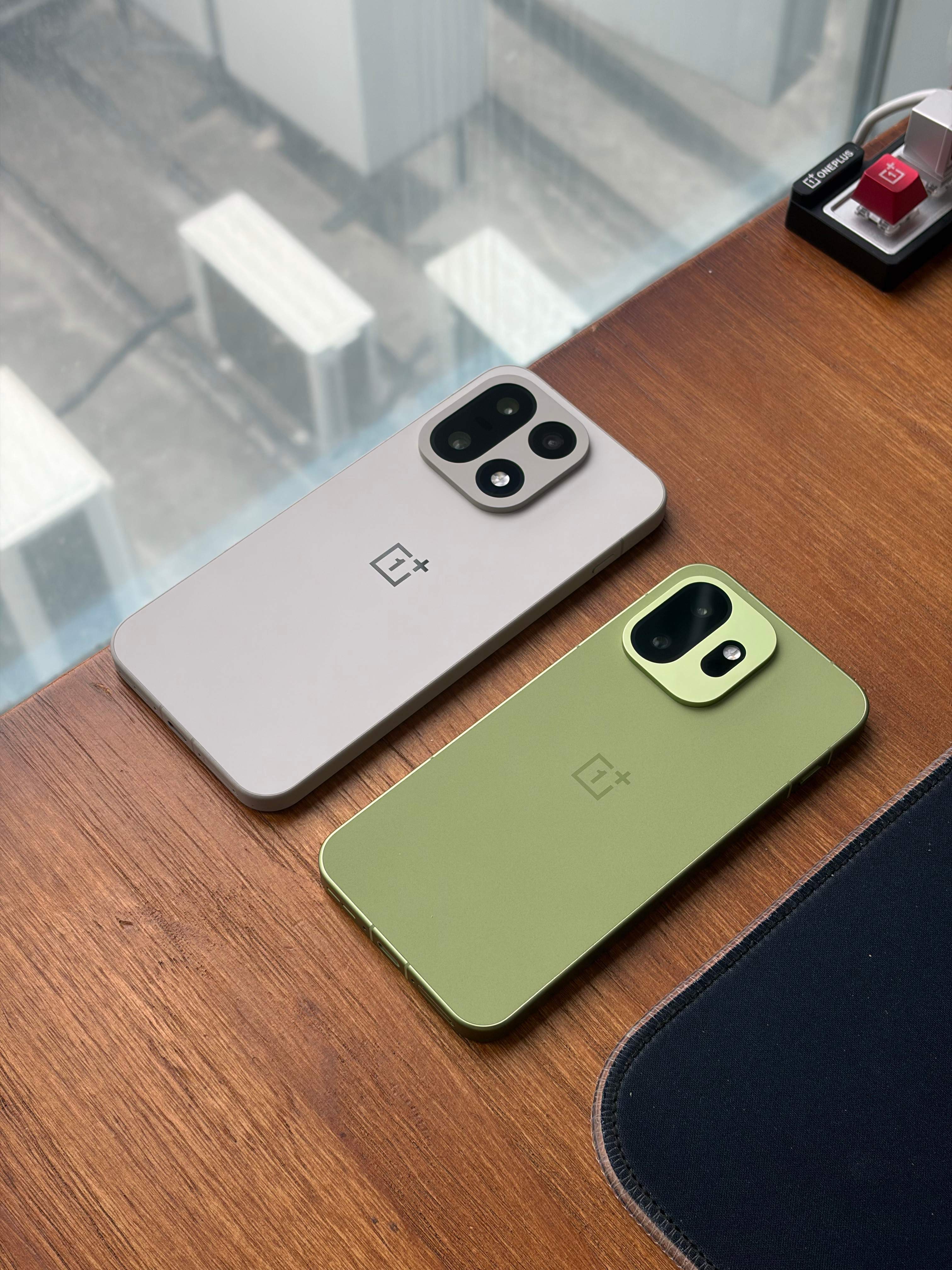 一加15和一加15T我都非常喜欢，用起来其实区别不大，一个屏幕大一个屏幕小而已。