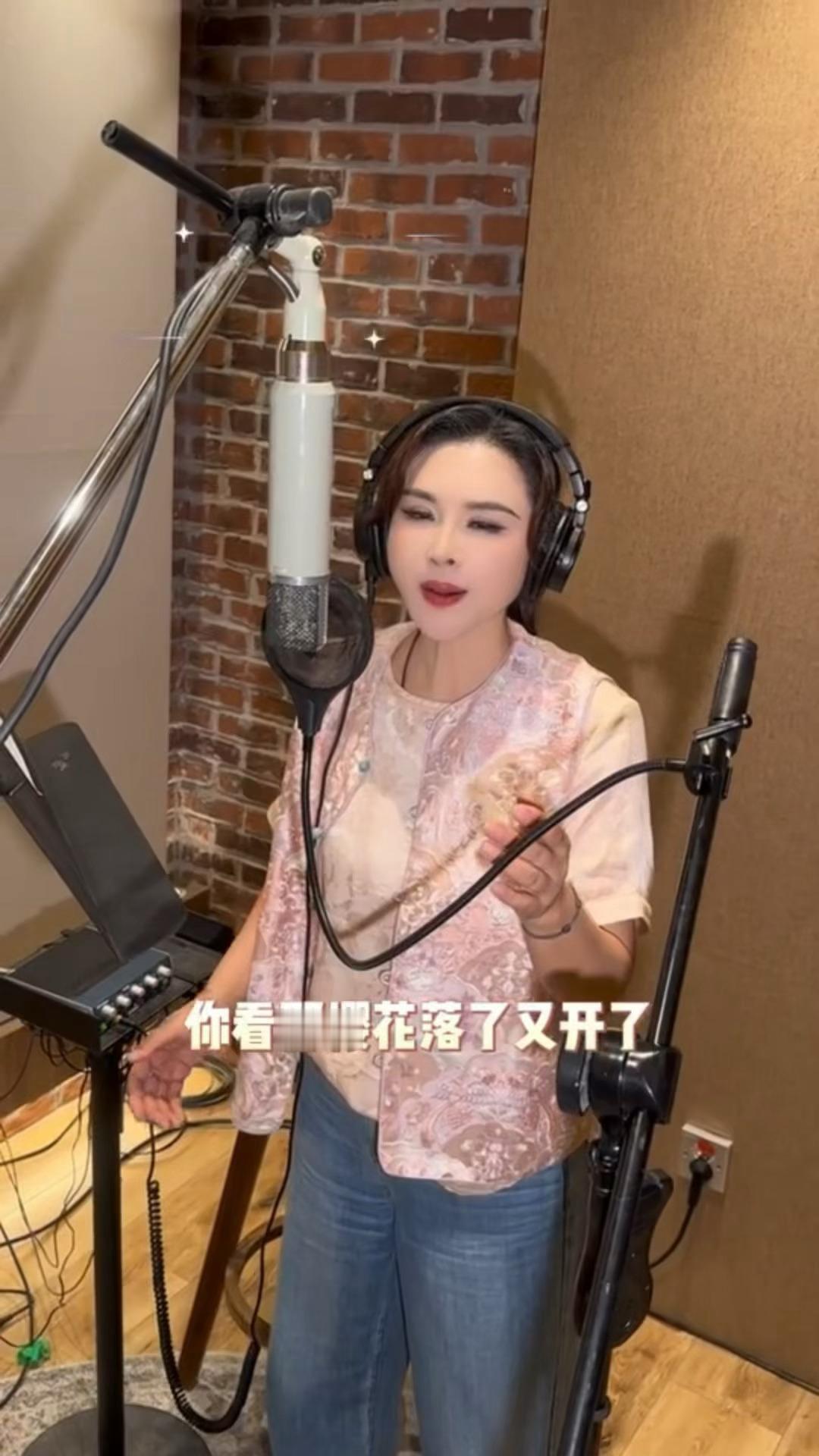 乌兰托娅献礼抗战胜利81周年山河回响致敬英雄先烈岁月无声，山河为证。乌兰托娅携手