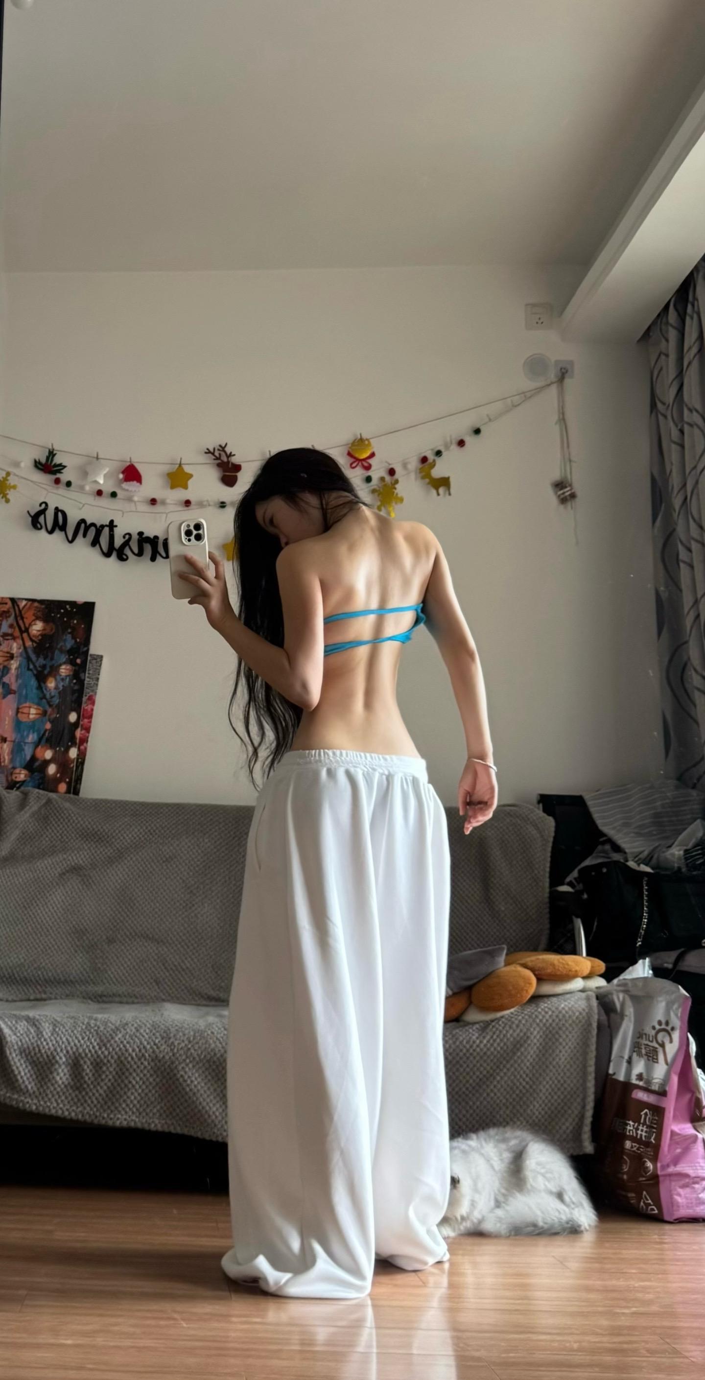 前有腹直肌 后有竖脊肌