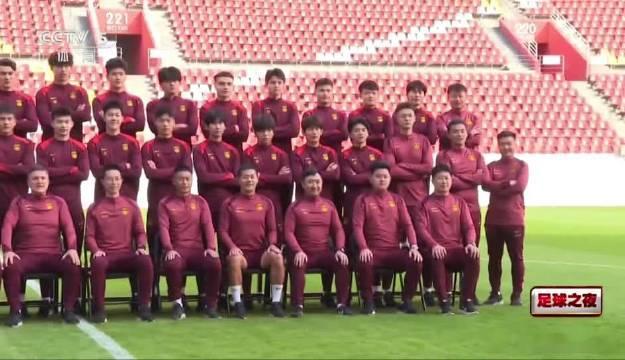 对于上海海港19岁的 “双子星”蒯纪闻和李新翔而言，2025年的成长速度堪称“火