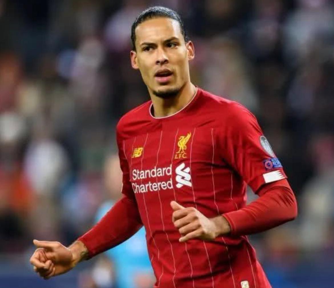 功利足球盛行，导致顶级后卫稀缺，足球商业化程度越来越高，多数优秀的球员都希望称为