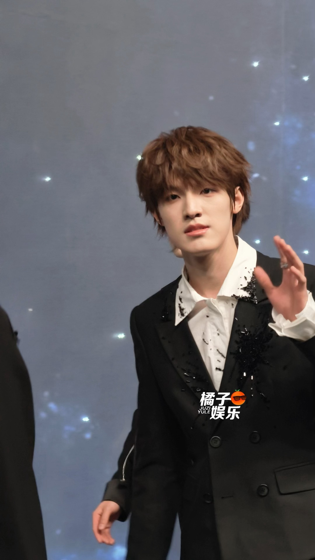 这个打招呼的小宝真的超级萌张泽禹打招呼好萌我拍的星现场