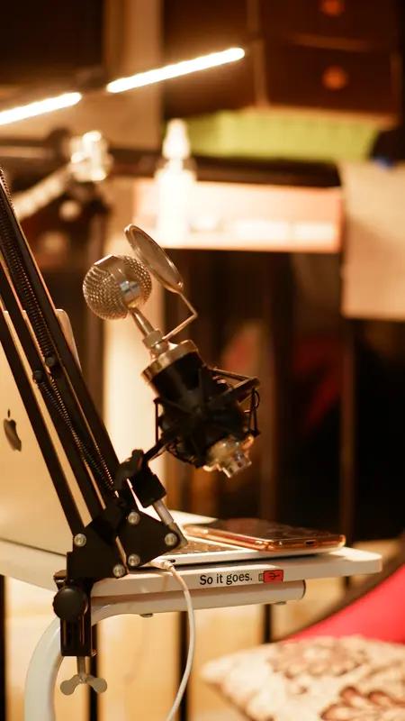 未成年人给主播打赏这事儿，原因还挺多。一方面，未成年人缺乏足够的金钱观念和消费意