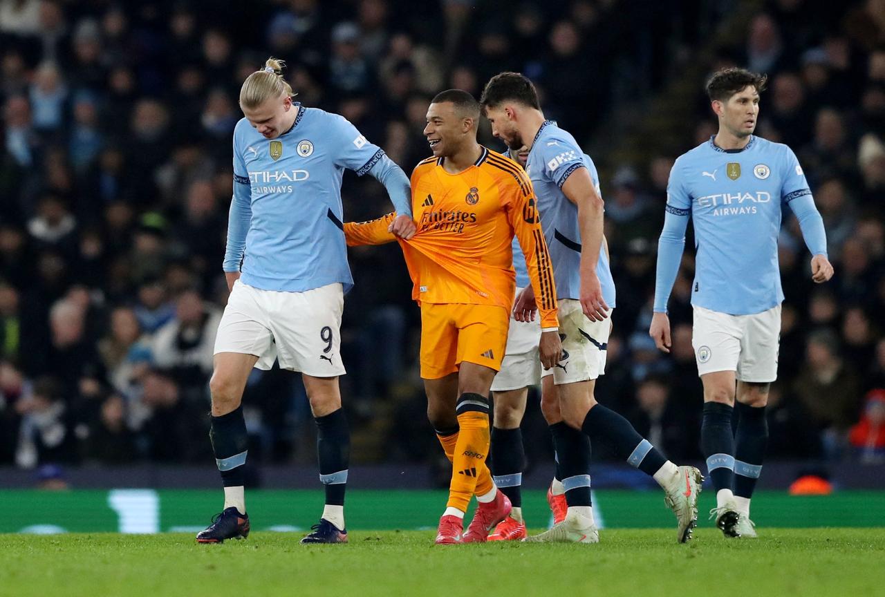 维尼休斯下赛季有可能离开皇马，据说皇马想要引进哈兰德。感觉买哈兰德的可能性不大，