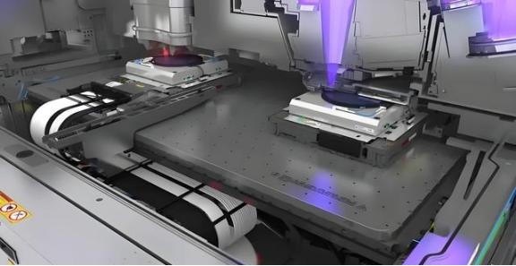 美国：绝不允许把使用美国技术的光刻机卖给中国。中国：绝不允许把使用中国稀土的光刻