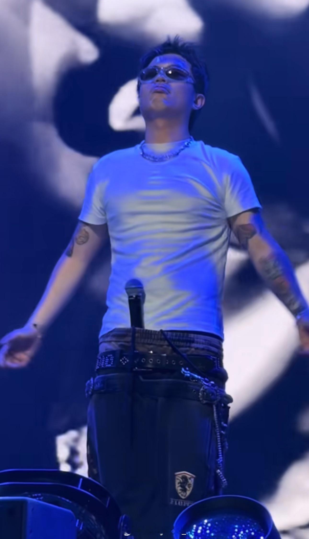 隼演出抽象行为be like： 